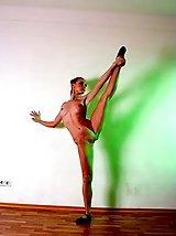 16 pictures - Extreme Nude Gymnastics