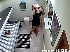 15 movies - Sexy Blond Tanning the brush Elegant Body