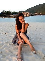 7 pictures - Jasmine Jazz On Kong Island