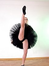 16 pictures - Extreme Nude Gymnastics
