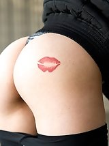 9 pictures - Nicole Love Kiss of Death