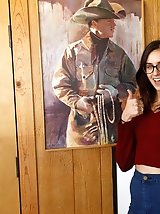 8 pictures - Jasmine Simco Eats A Cowboy Burger